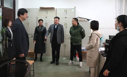 校党委副书记梁云鹤来成人导航
走访调研学生工作
