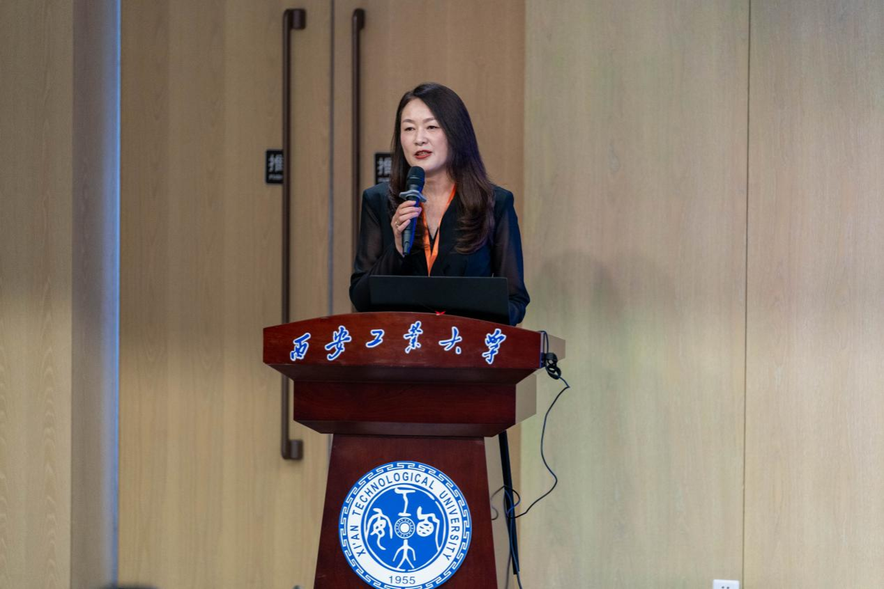 成人导航
副校长闫莉教授致辞图